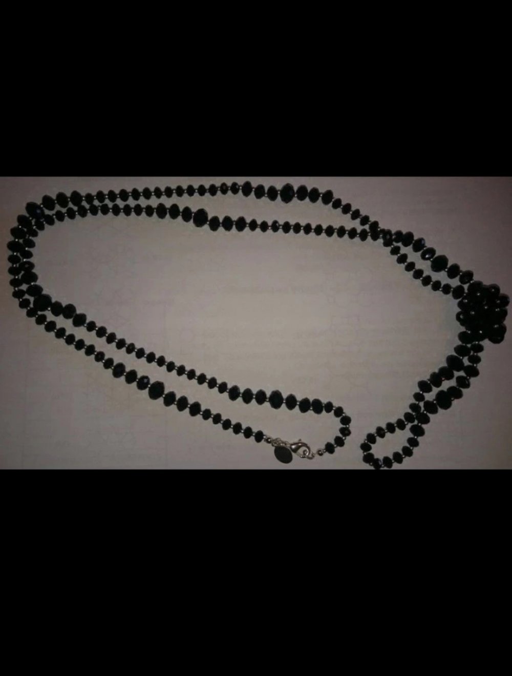 Lange schwarze Kette