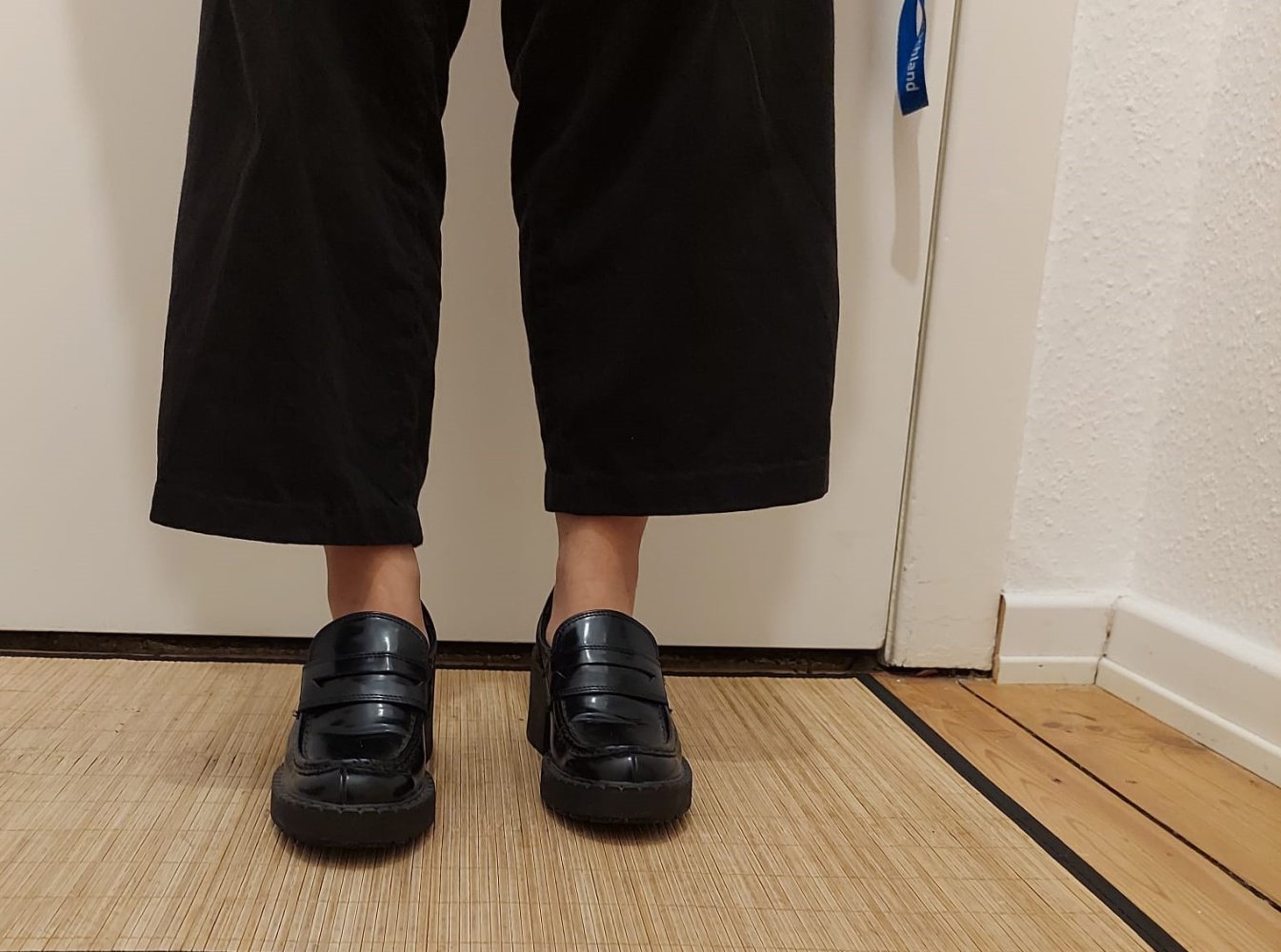 schwarze Loafers 