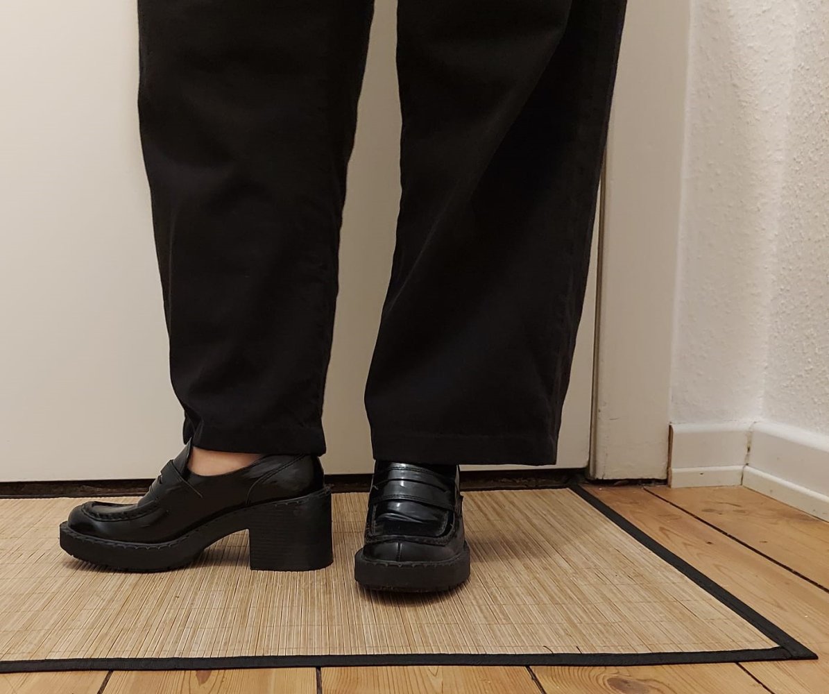 schwarze Loafers 