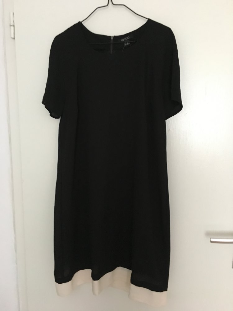 Schwarzes Kleid 