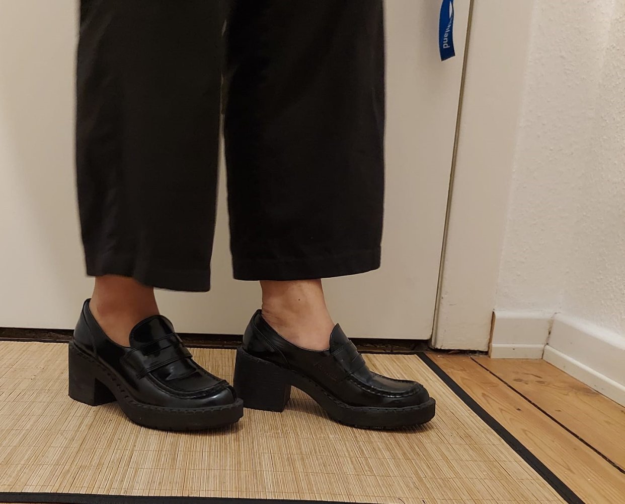 schwarze Loafers 
