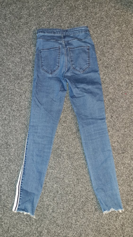 Stretch Jeans mit Gallonstreifen ZARA