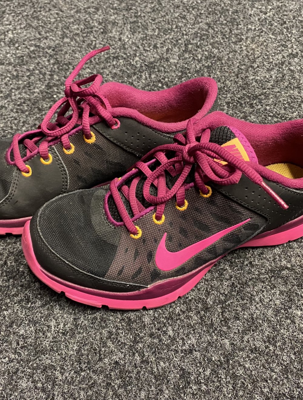 Nike Sneaker schwarz pink
