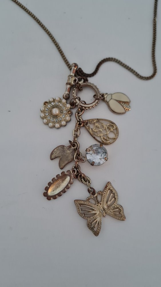 Lange goldene Kette mit Anhänger 