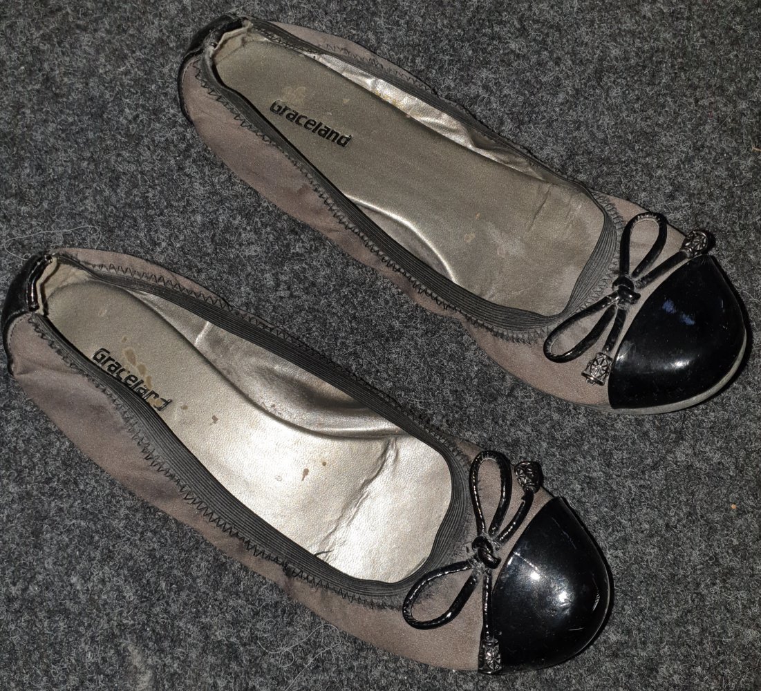 Taupefarbene Ballerinas