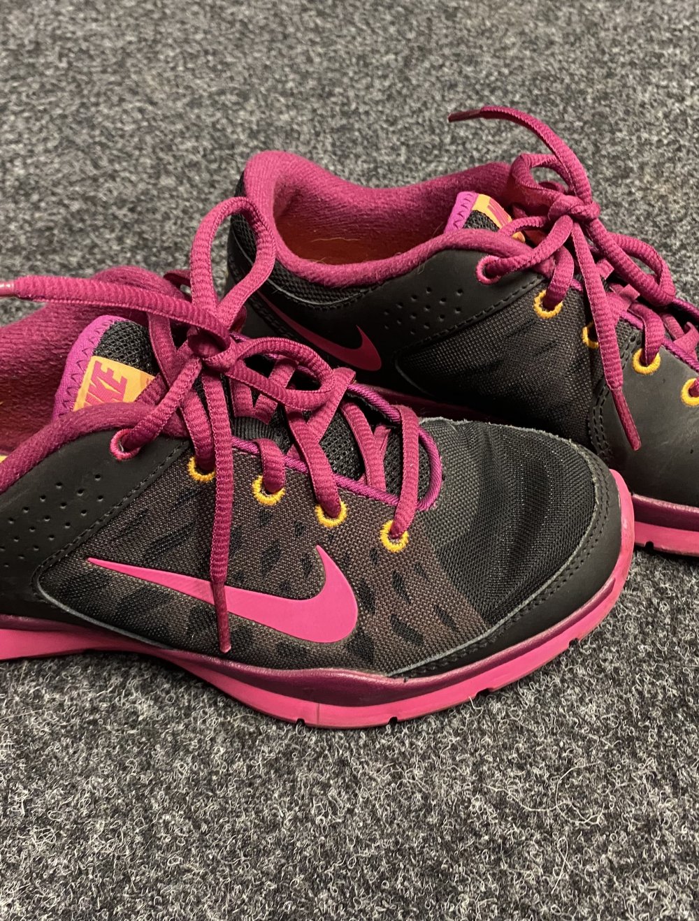 Nike Sneaker schwarz pink