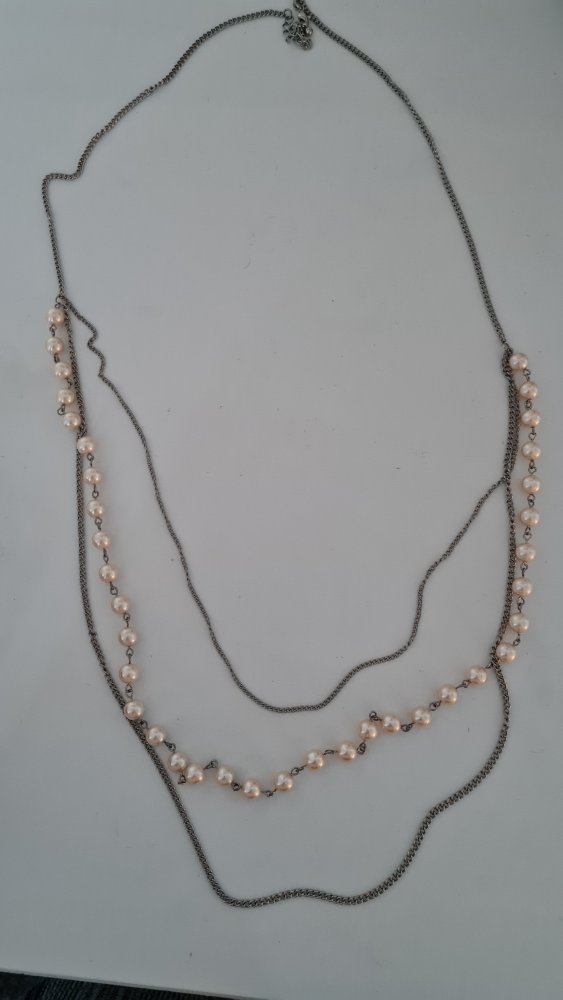 Lange Kette mit rosa Perlen