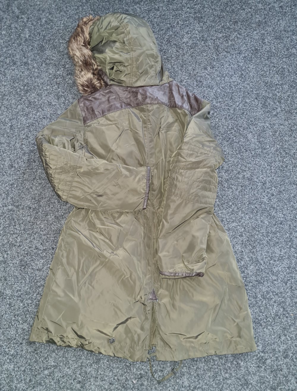 Khakifarbener Parka Gil Bret