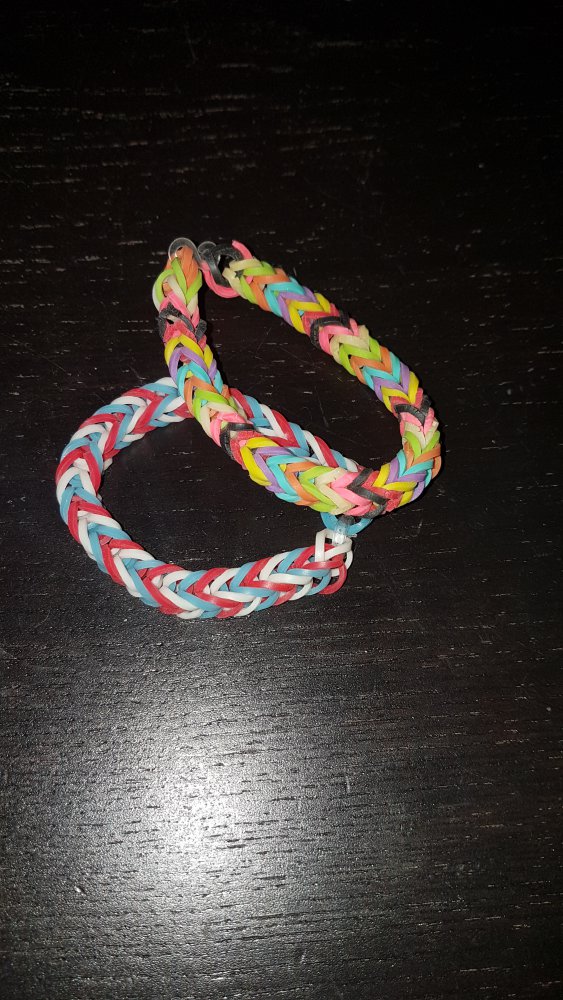 Bunte Gummi-Armbänder