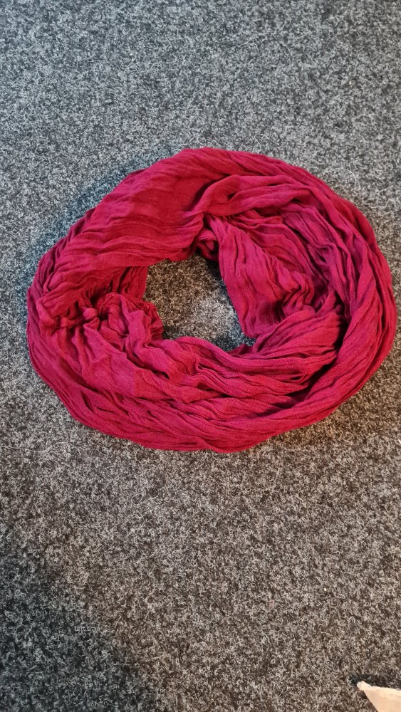 Roter Loopschal 