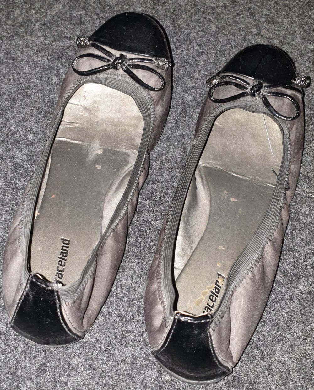 Taupefarbene Ballerinas