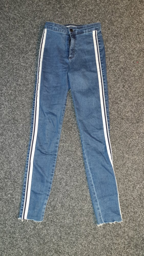 Stretch Jeans mit Gallonstreifen ZARA
