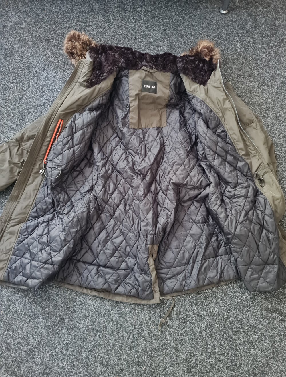 Khakifarbener Parka Gil Bret