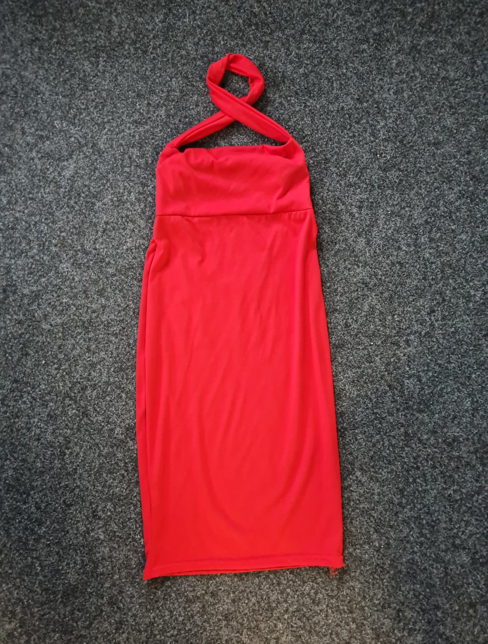 Rotes Stretchkleid mit Neckholder