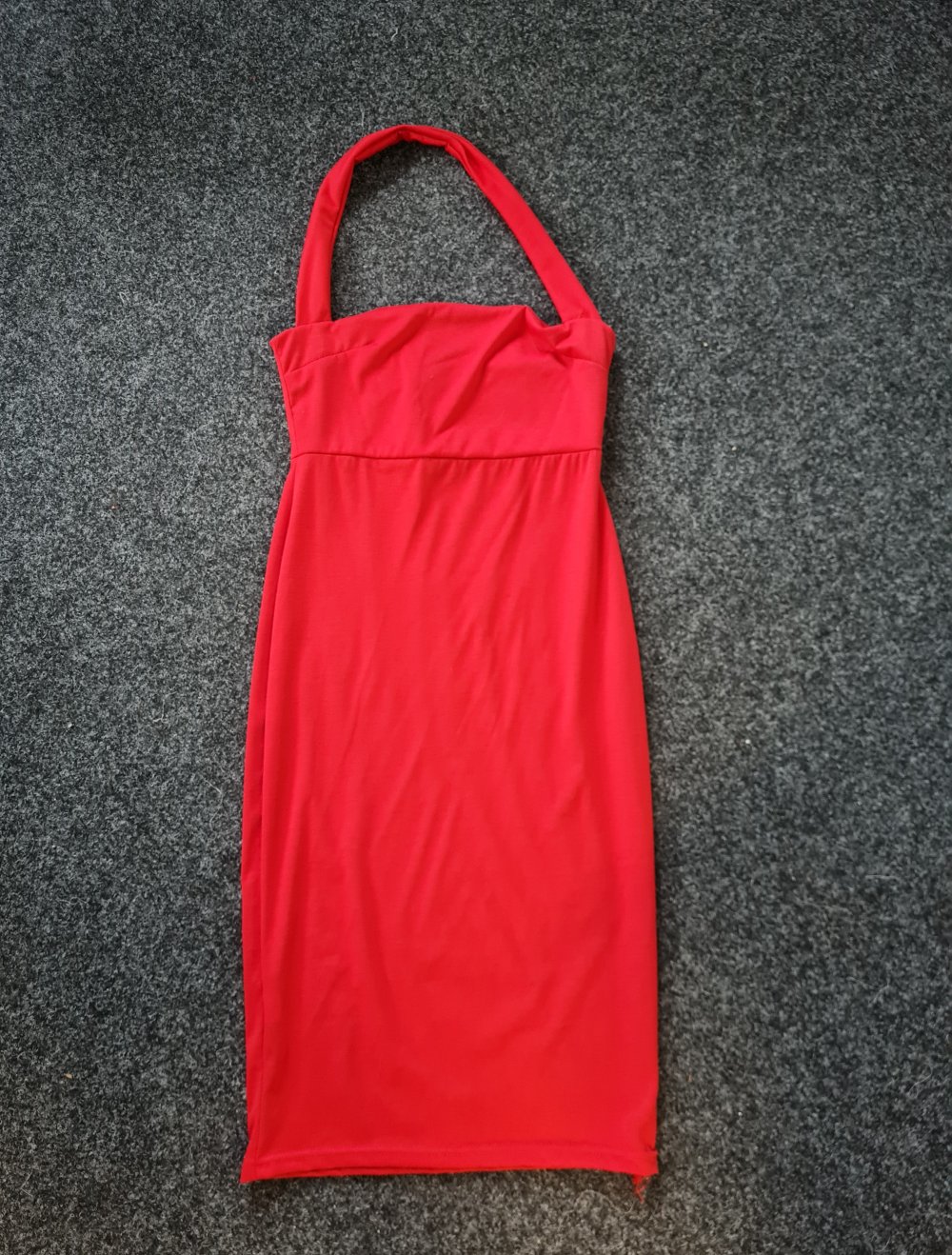 Rotes Stretchkleid mit Neckholder