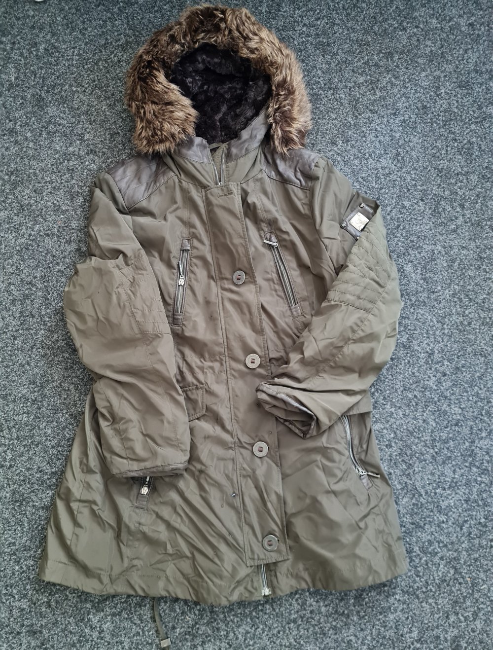 Khakifarbener Parka Gil Bret