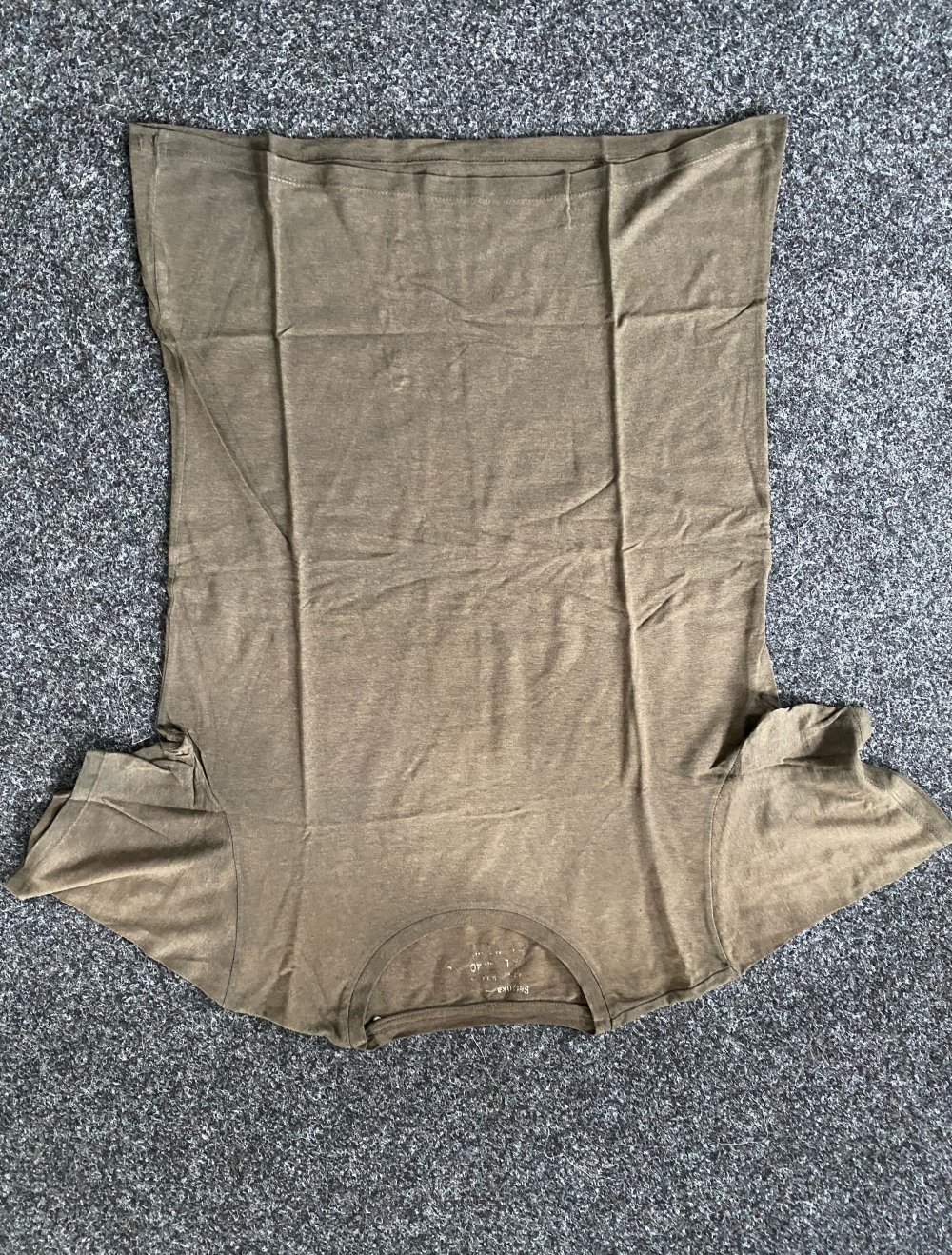 olivfarbenes T-Shirt