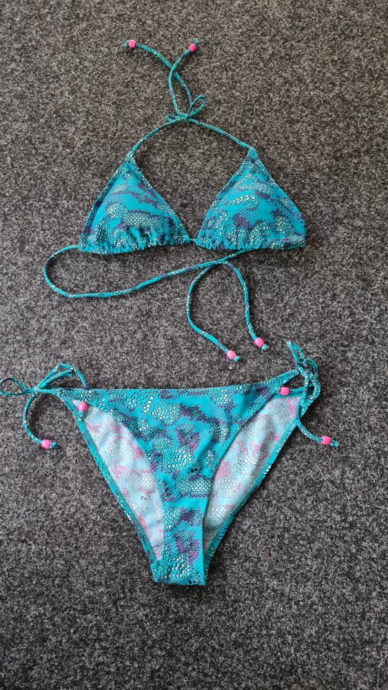 Türkiser Bikini gemustert 
