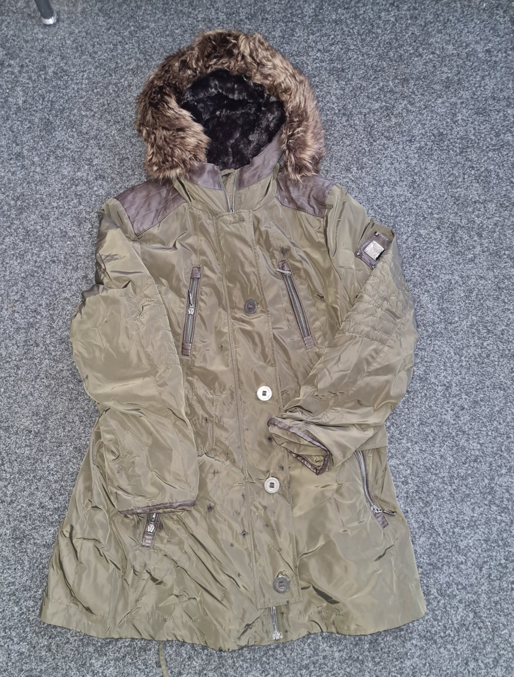 Khakifarbener Parka Gil Bret