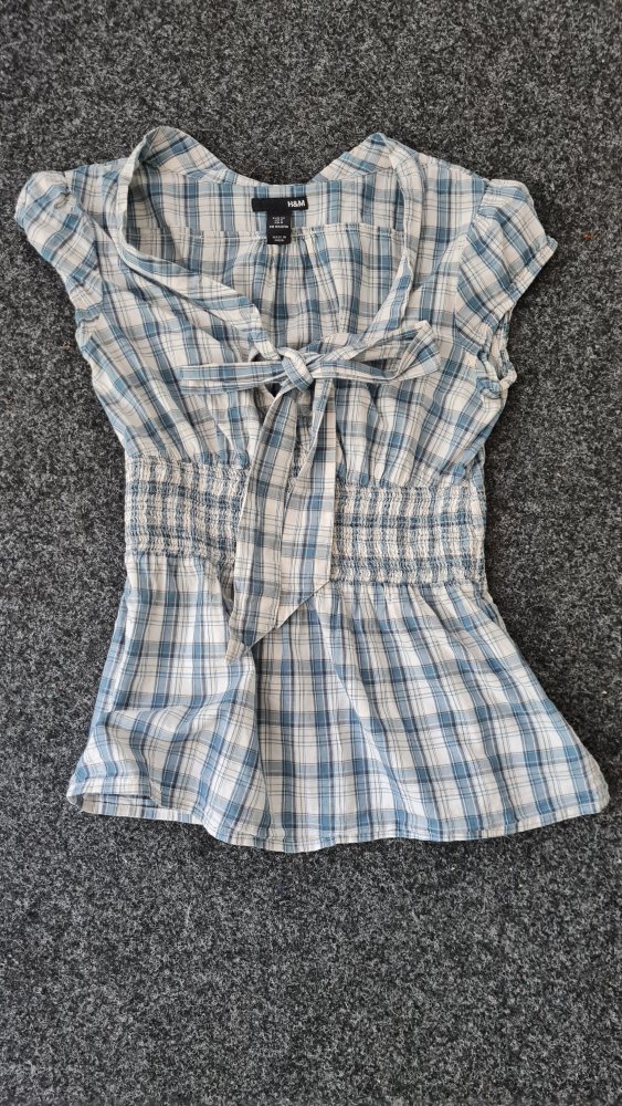 Karierte Bluse mit Schleife 
