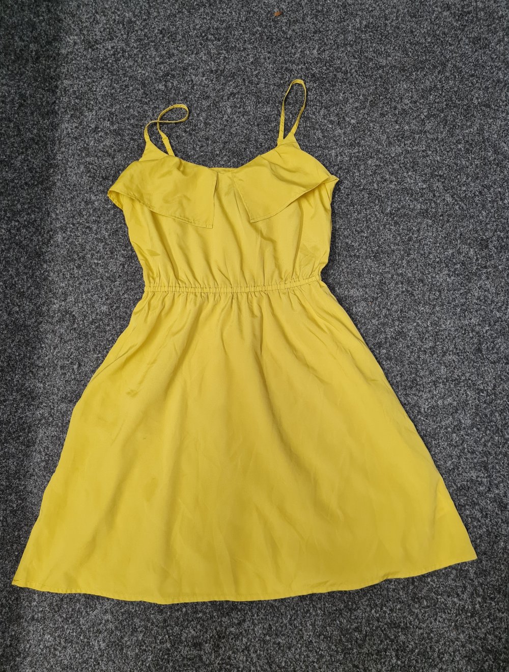 Gelbes Sommerkleid