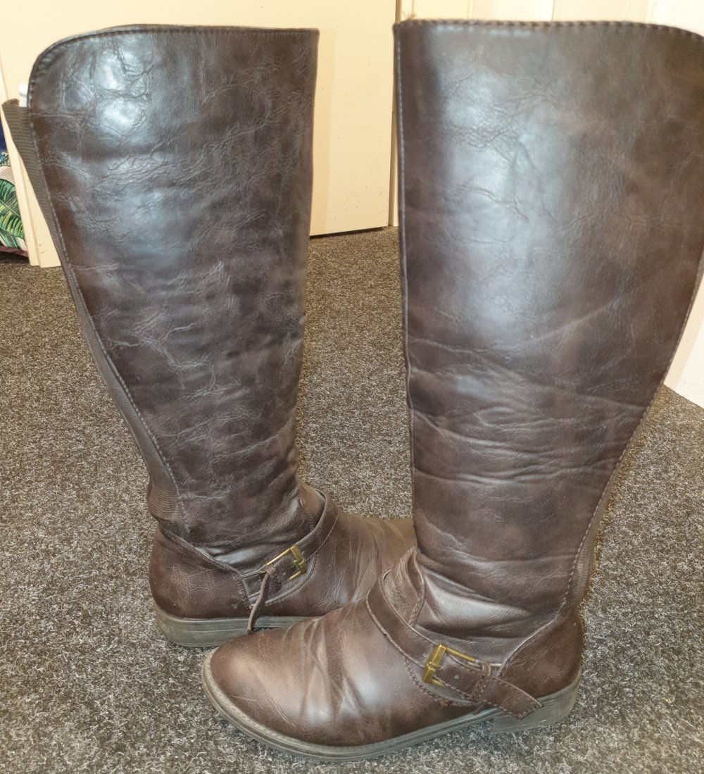 Braune Stiefel 