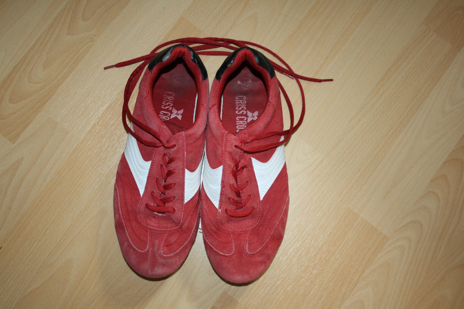 Turnschuhe Sportschuhe Freizeitschuhe rot weiß