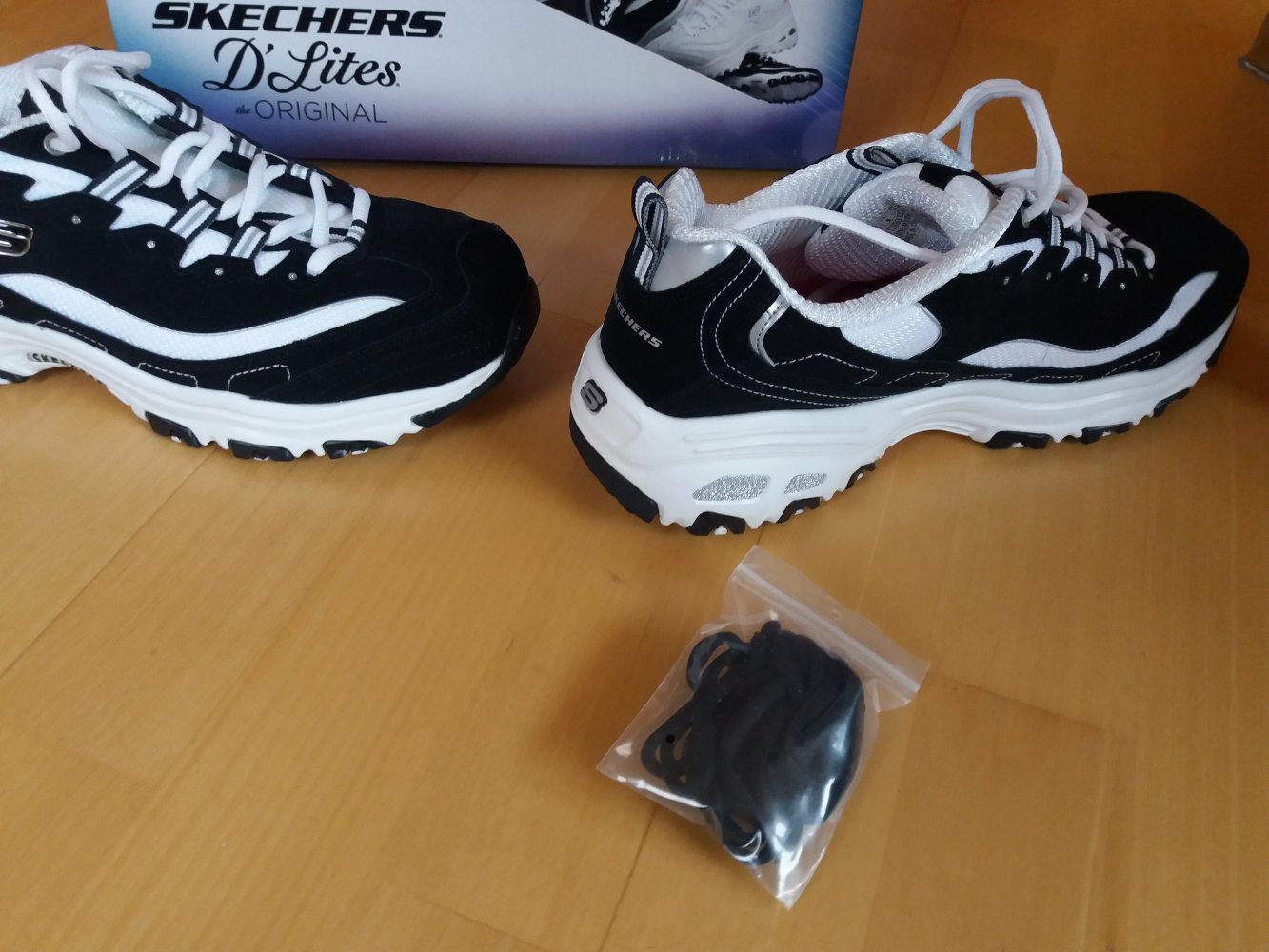 NEU! Skechers D'lites Biggest Fan, Gr. 42