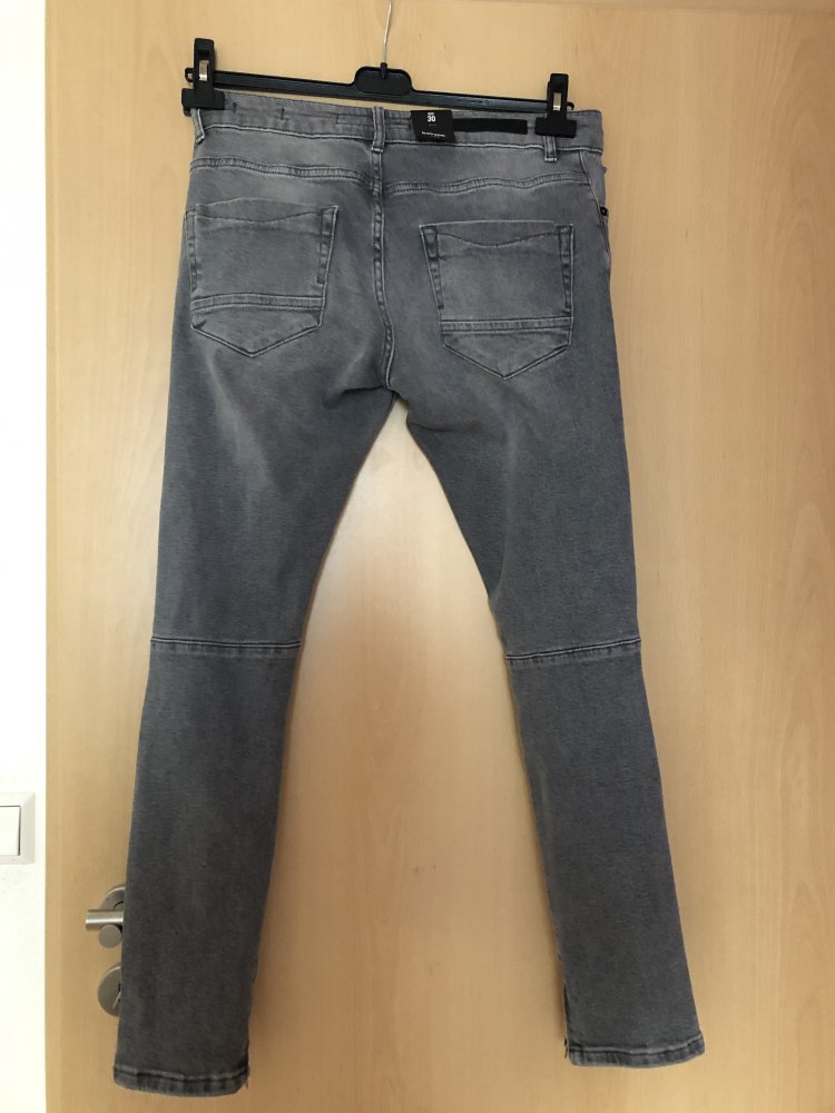 Destroyed Jeans