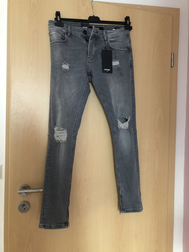 Destroyed Jeans