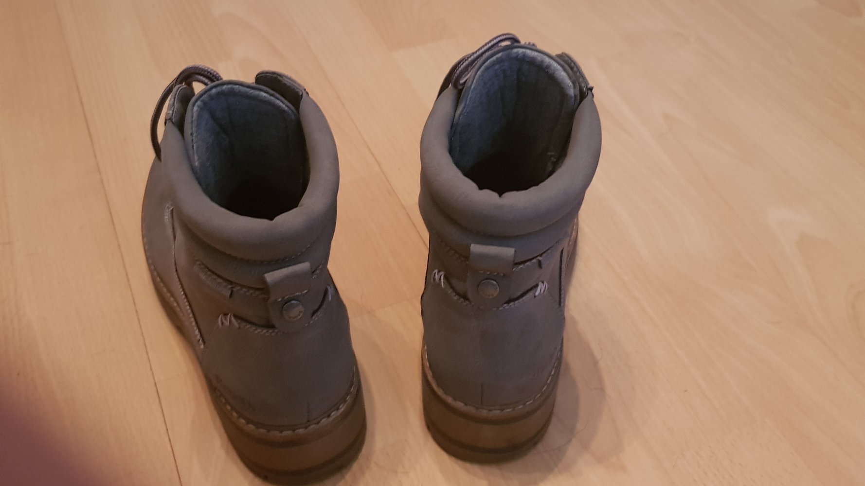 Graue Boots