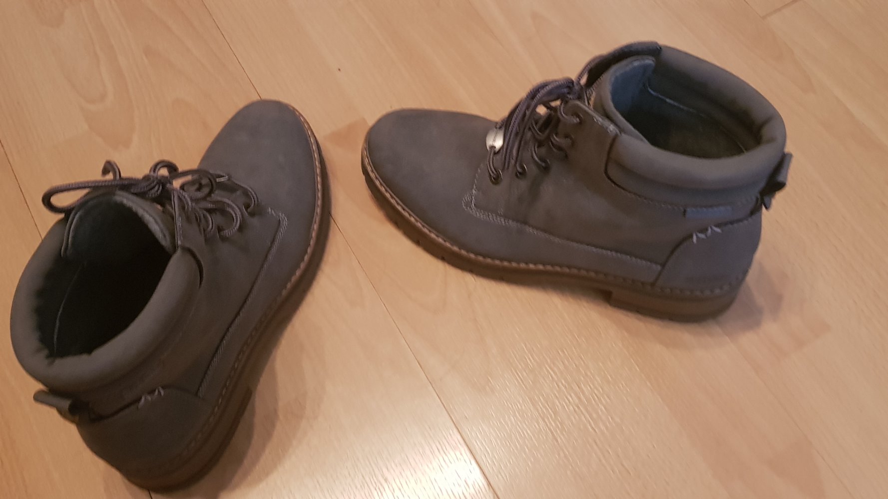 Graue Boots