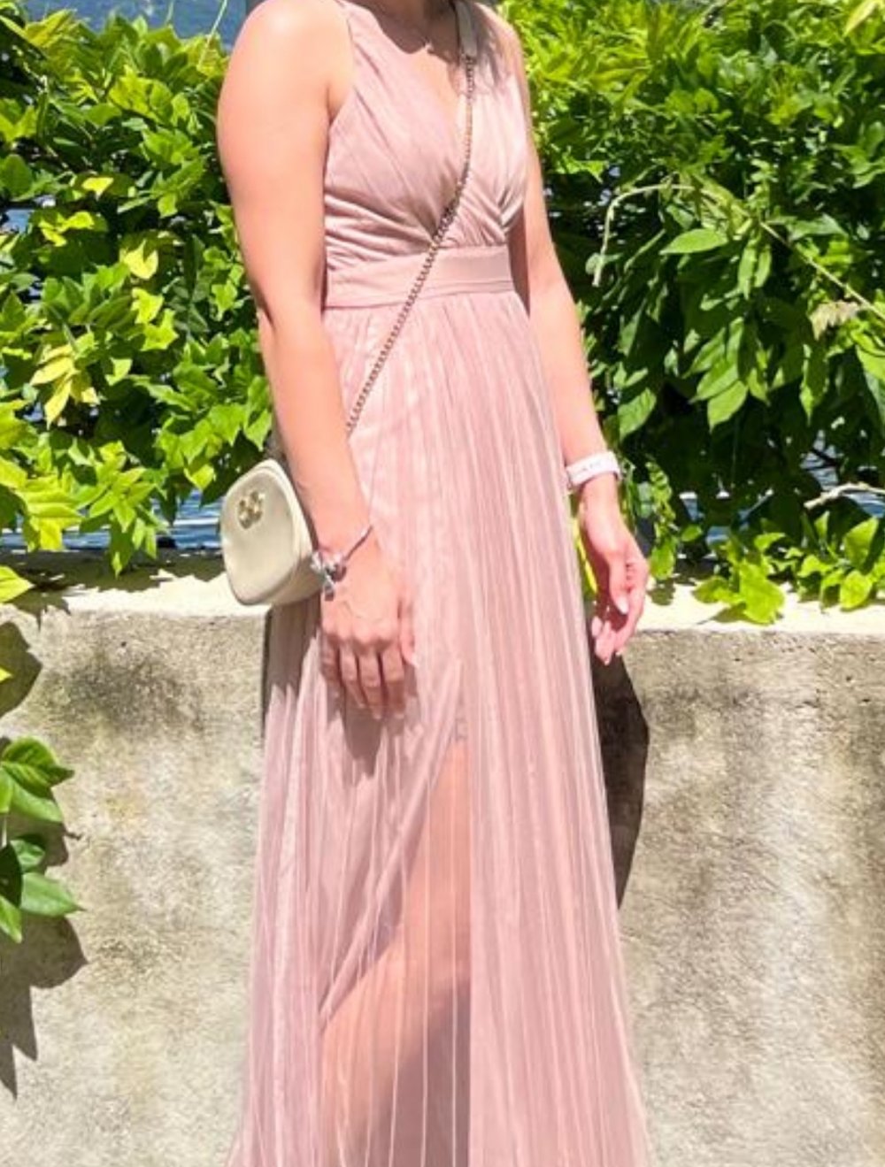Rückenfreies Slip Kleid mit Schlitz