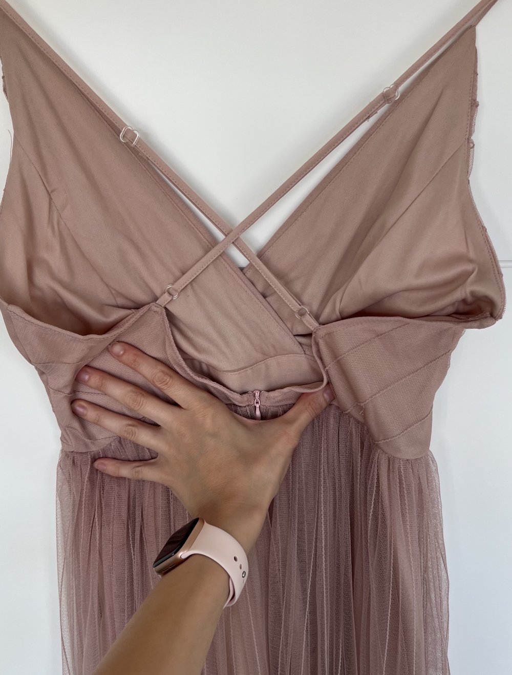 Rückenfreies Slip Kleid mit Schlitz