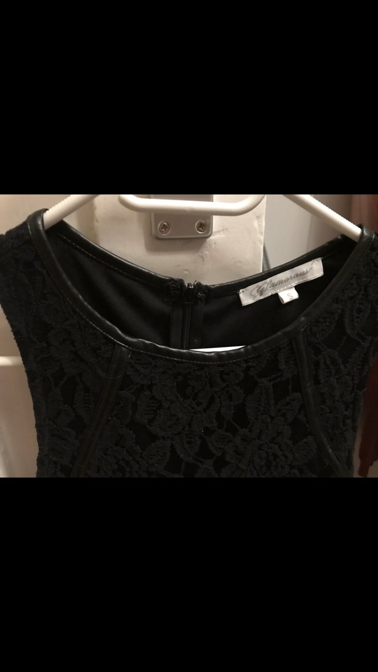 Schwarzes Spitzenkleid von Glamorous, Größe S