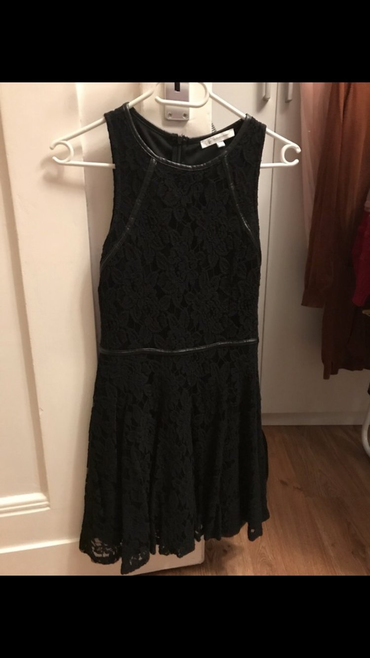 Schwarzes Spitzenkleid von Glamorous, Größe S