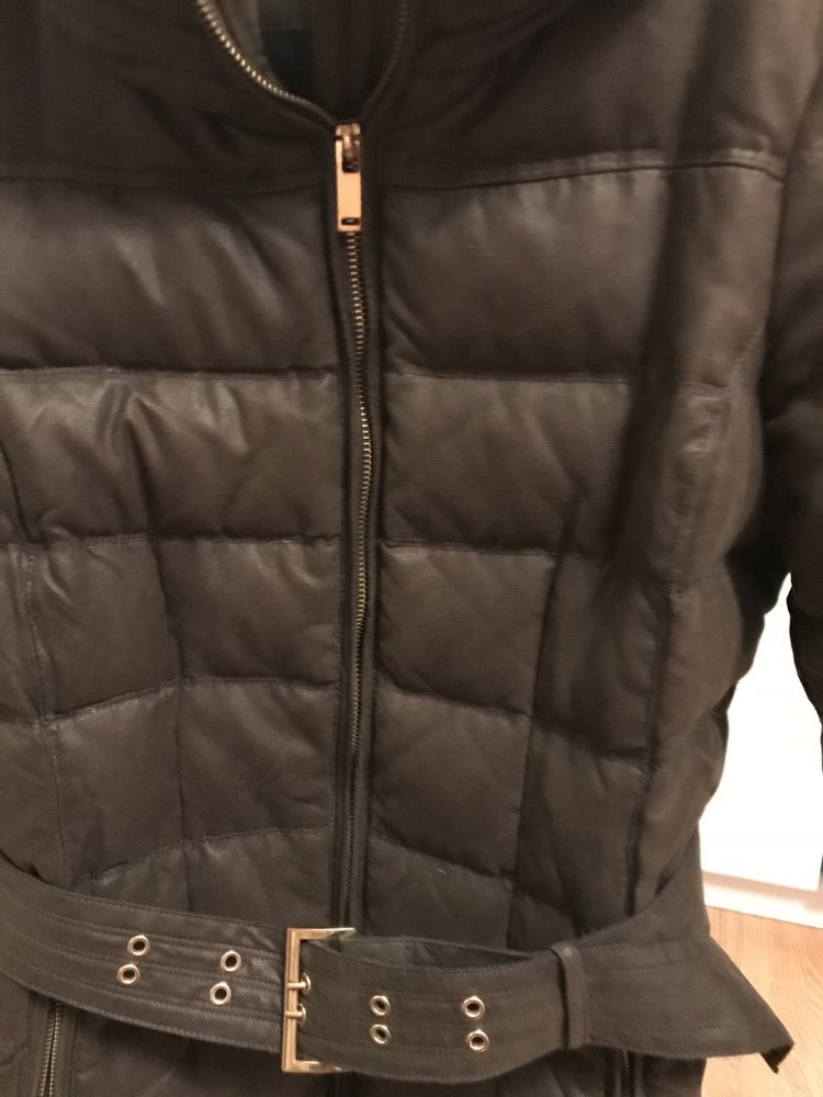 Dunkelbraune Daunenjacke von Zara