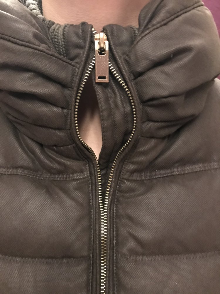 Dunkelbraune Daunenjacke von Zara