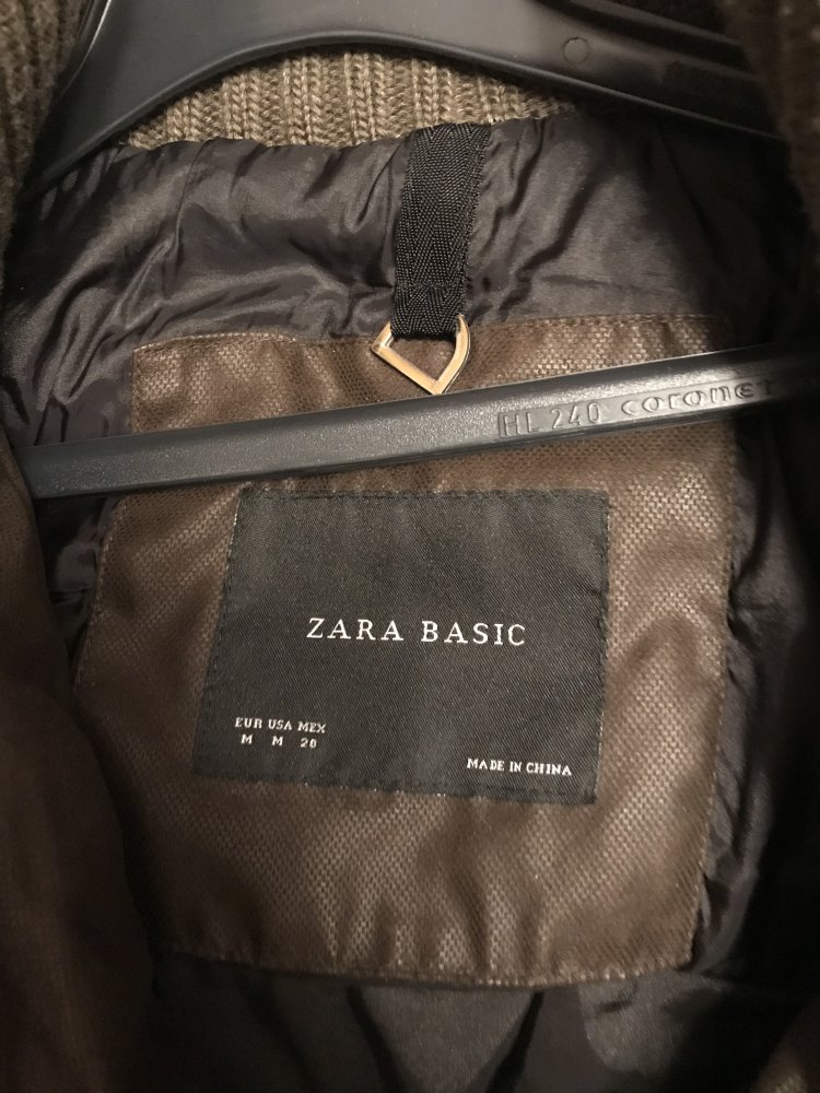 Dunkelbraune Daunenjacke von Zara
