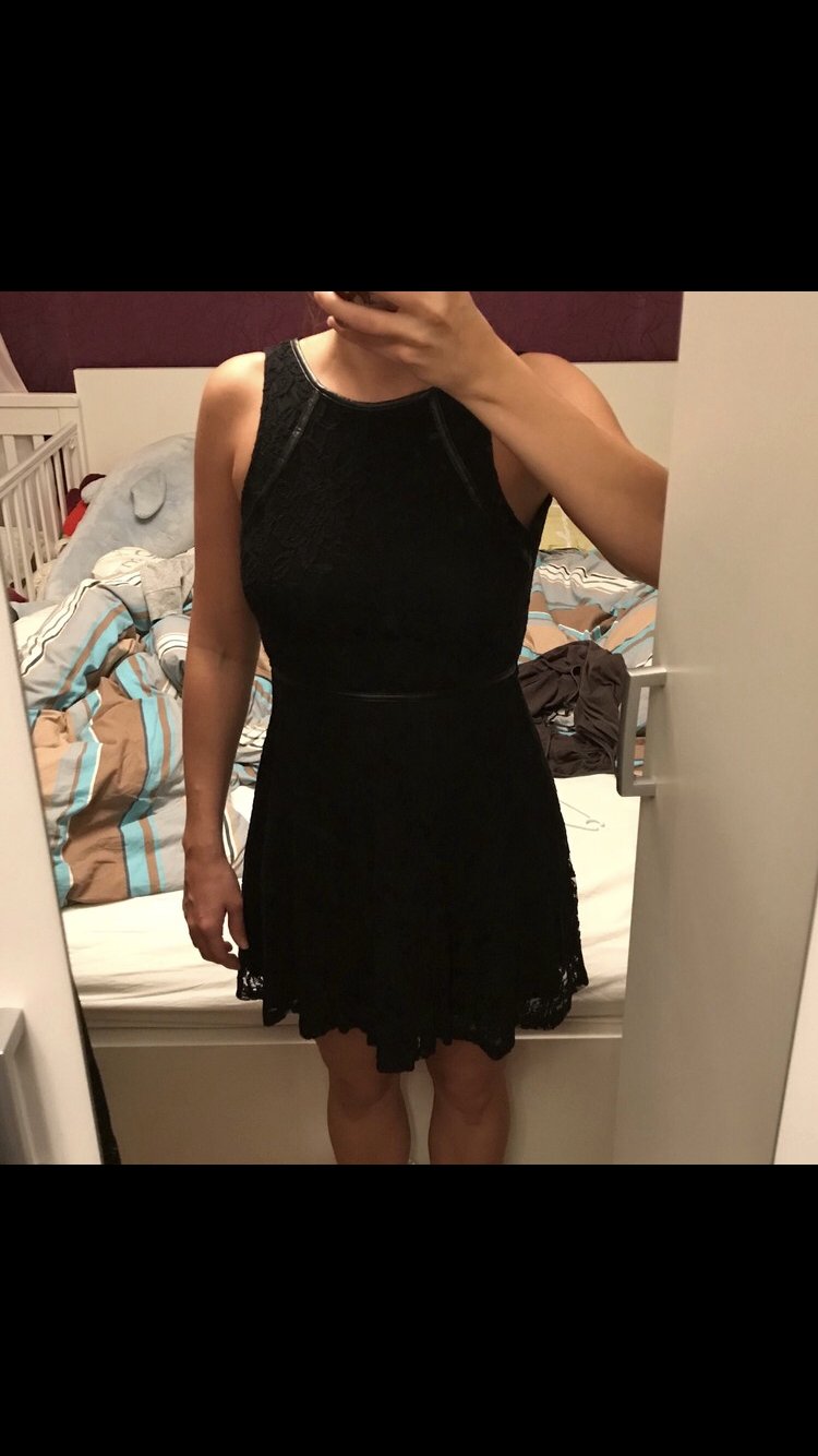 Schwarzes Spitzenkleid von Glamorous, Größe S