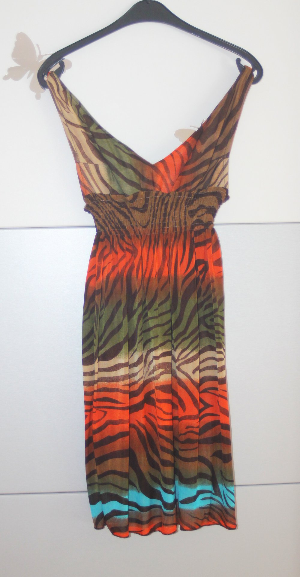 schönes Sommerkleid mit Tigermuster in Erdfarben