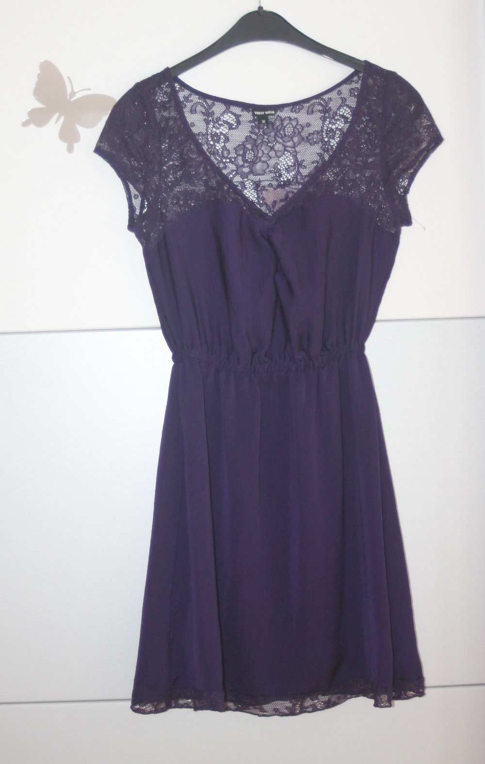 lila Spitzenkleid, Kleid mit Spitze