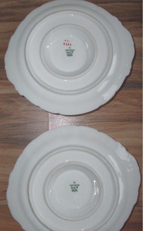 Von KPM Fürstenstein (= Rosenthal / Krister, Waldenburg, Schlesien, 1925 bis 1945) antikes Porzellan: 2 schöne, identische Soßieren = Servierschüsseln für Soße in weiß mit Goldrand (kein echtes Gold!)
