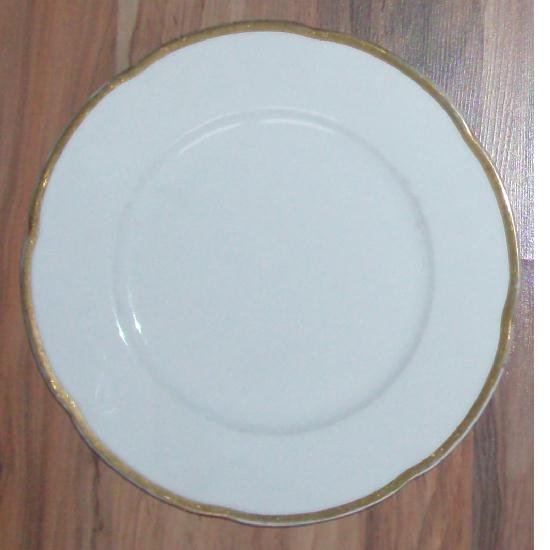 antiker Essteller / Speiseteller / Tafelteller in weiß mit Goldrand (kein echtes Gold!), Kgl. priv. Tettau Roloff 1919 (T 1794) mit 1 grünem + 1 roten Stempel, Tellerdurchmesser: 26 cm