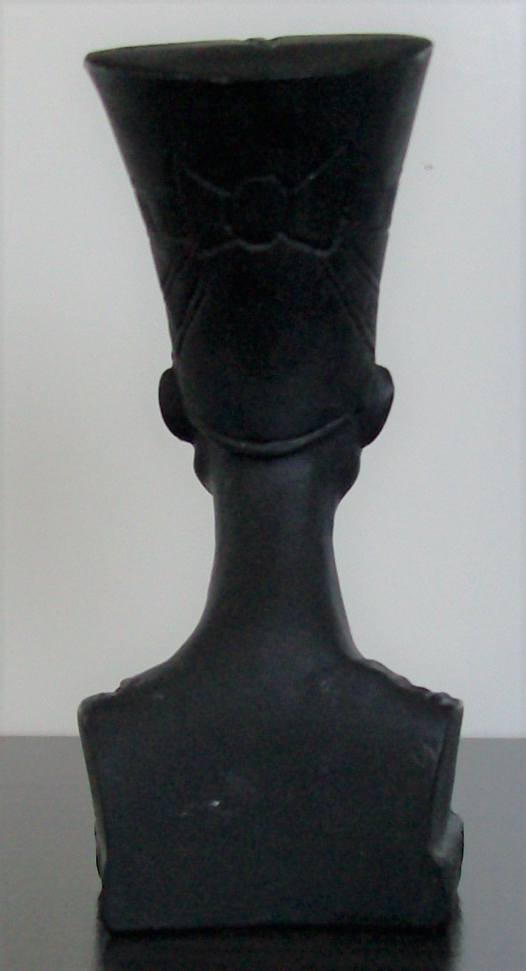 Ägypten-Replik-Skulptur Nofretete = schönste Königin des alten Ägypten, mit ägyptischen Hieroglyphen auf dem Sockel, Figur Replik Deko Statue Skulptur Büste schwarz