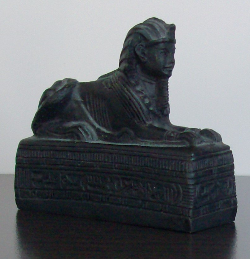Ägypten-Replik-Skulptur Sphinx, mit ägyptischen Hieroglyphen auf dem Sockel Farbe: schwarz, Ägypten Replik Figur Deko Statue Skulptur Büste schwarz