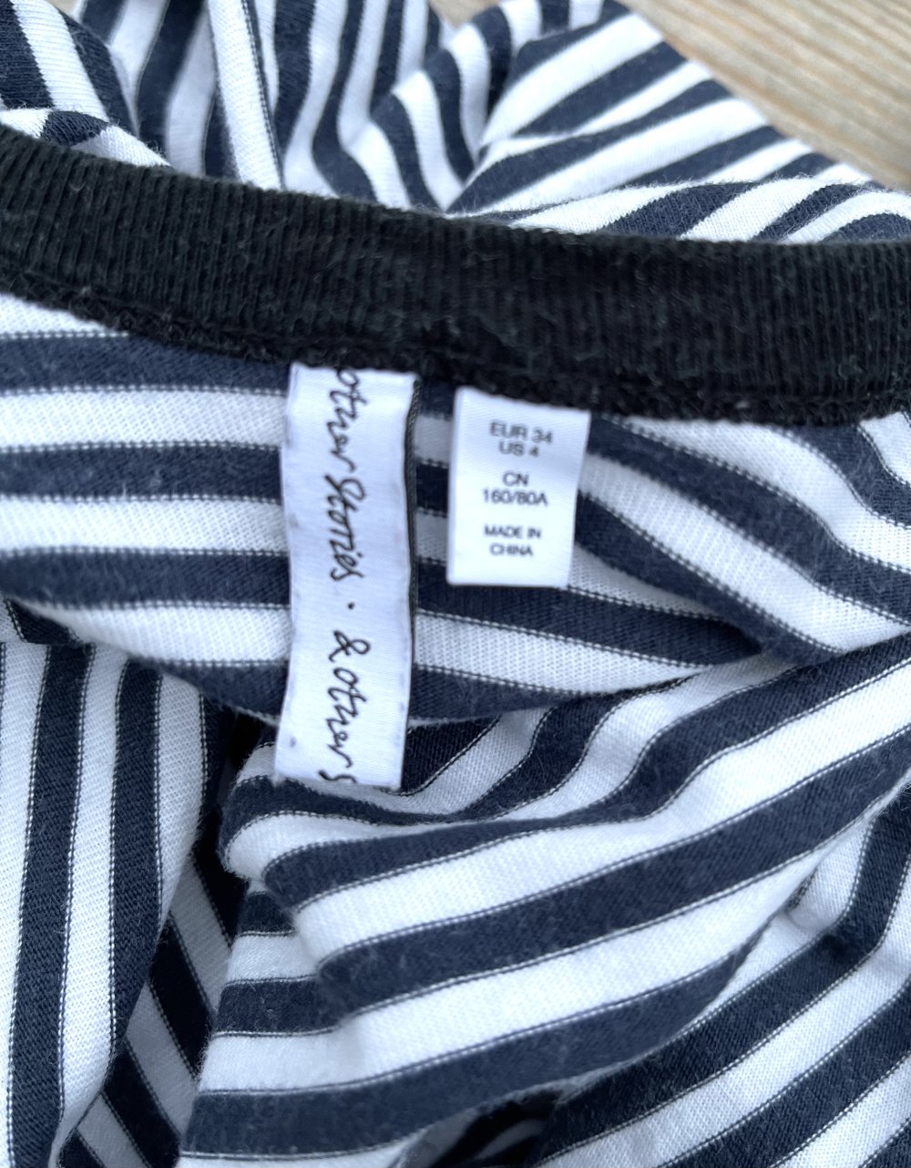 &OTHER STORIES Shirt mit Rückendekolleté Gr. 34