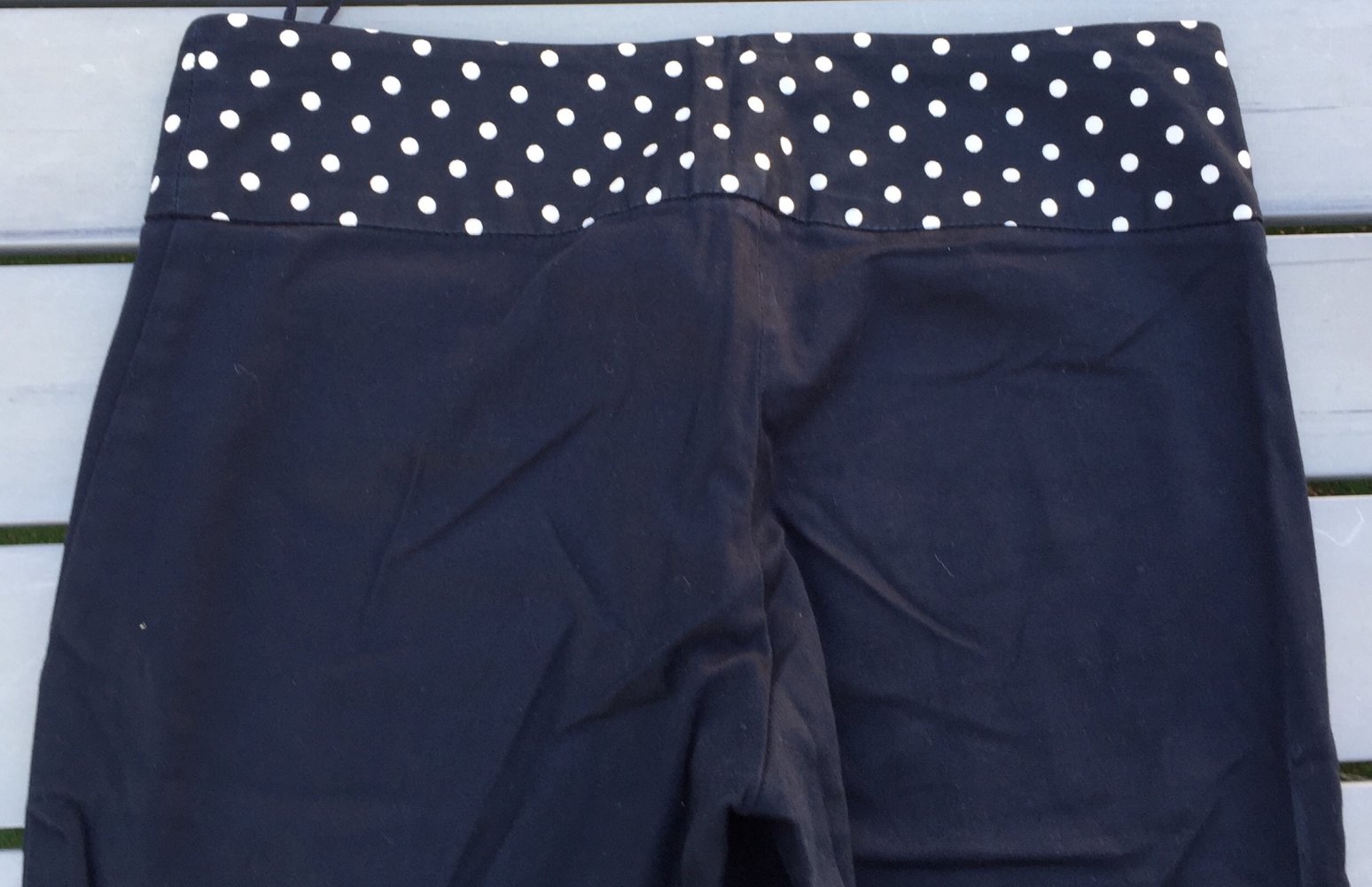 H&M Caprihose mit Polkadots & Schleife Gr. 34