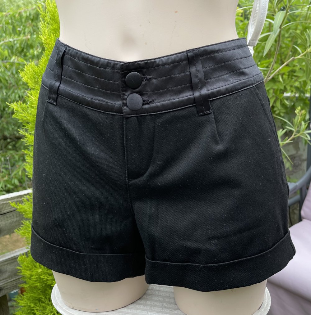 MOGUL Shorts HOTPANTS Gr. 30