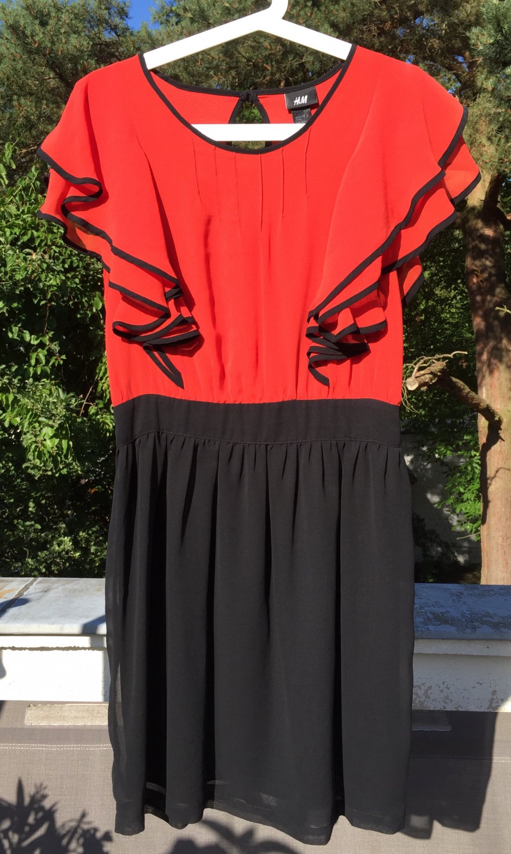 H&M KLEID mit Volants / Flügelärmel Gr. M